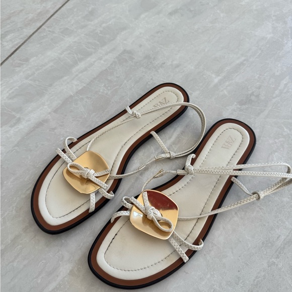 Zara Elegant White Sandals with Gold Accent - Picture 2 of 4